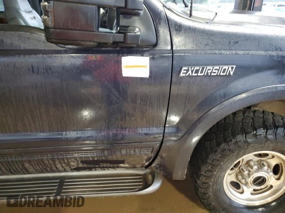 2000 Ford Excursion Limited with VIN 1FMNU43SXYEA13878, listed as a Copart auction lot 54050075 with 194,329 mi miles and Salvage title. Bid and sale history available at DreamBid. Image 12.