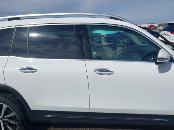 2020 Mercedes-Benz GLB 250 z VIN WDC4M4GB0LW010866, wystawiony jako IAAI lot #41720732 z przebiegiem 6 515 mil mil oraz . Historia ofert i sprzedaży dostępna na DreamBid. Obrazek 13.
