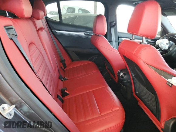 2024 Alfa Romeo Stelvio Ti z VIN ZASPAKBN5R7D80366, wystawiony jako Copart lot #54667015 z przebiegiem 9 254 mil mil oraz Nie do naprawy • Non repairable. Historia ofert i sprzedaży dostępna na DreamBid. Obrazek 11.