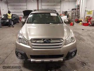 2014 Subaru Outback 2.5i Limited with VIN 4S4BRCLC3E3284330, listed as a IAAI auction lot 41631584 with 197,495 mi miles. Bid and sale history available at carsss.com. Image 13.