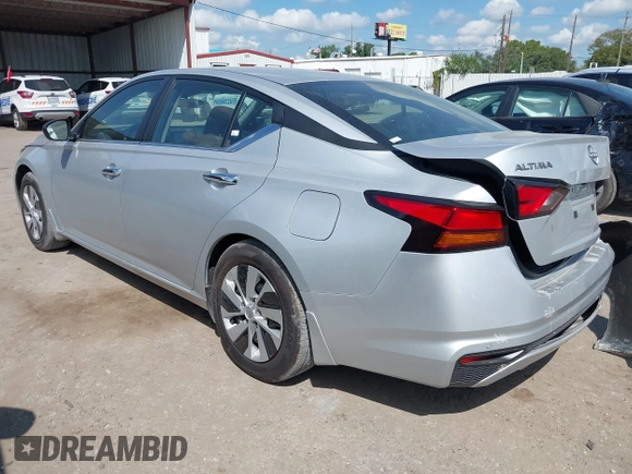 2024 Nissan Altima 2.5 S with VIN 1N4BL4BV7RN342924, listed as a IAAI auction lot 40390882 with 5,186 mi miles. Bid and sale history available at carsss.com. Image 3.