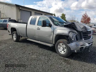 2008 GMC Sierra 2500HD SLT z VIN 1GTHK29618E181379, wystawiony jako Copart lot #78244454 z przebiegiem 161 846 mil mil oraz Szkoda całkowita • Salvage title. Historia ofert i sprzedaży dostępna na DreamBid. Obrazek 4.