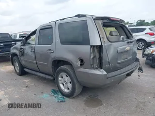 2007 Chevrolet Tahoe LT z VIN 1GNFC13J77R113842, wystawiony jako IAAI lot #42293559 z przebiegiem 288 926 mil mil oraz . Historia ofert i sprzedaży dostępna na DreamBid. Obrazek 3.