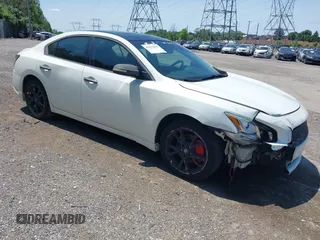 2013 Nissan Maxima S z VIN 1N4AA5AP6DC804842, wystawiony jako IAAI lot #42412050 z przebiegiem 153 141 mil mil oraz . Historia ofert i sprzedaży dostępna na DreamBid. Obrazek 1.