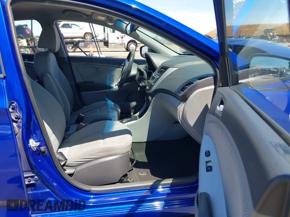 2013 Hyundai Accent GLS z VIN KMHCT4AE1DU496622, wystawiony jako IAAI lot #42248910 z przebiegiem 88 832 mil mil oraz . Historia ofert i sprzedaży dostępna na DreamBid. Obrazek 5.