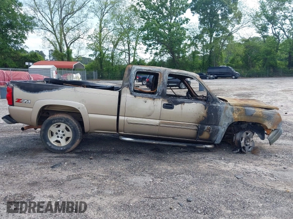 2005 Chevrolet Silverado 1500 Z71 z VIN 1GCEK19B65E260861, wystawiony jako IAAI lot #42122540 z przebiegiem Nie podano mil oraz . Historia ofert i sprzedaży dostępna na DreamBid. Obrazek 12.