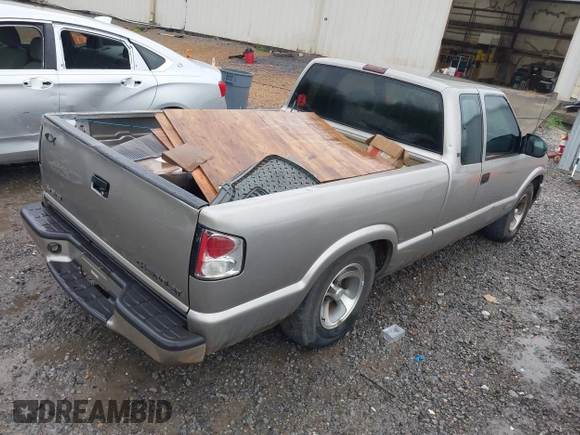 2001 Chevrolet S-10 LS with VIN 1GCCS19551K148520, listed as a IAAI auction lot 42218952 with 199,320 mi miles and . Bid and sale history available at DreamBid. Image 4.