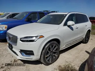 2023 Volvo XC90 Plus z VIN YV40621N5P1957553, wystawiony jako Copart lot #74699514 z przebiegiem 3 150 mil mil oraz Szkoda całkowita • Salvage title. Historia ofert i sprzedaży dostępna na DreamBid. Obrazek 1.