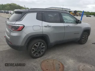2021 Jeep Compass Trailhawk z VIN 3C4NJDDBXMT565063, wystawiony jako Copart lot #57620595 z przebiegiem 125 956 mil mil oraz Czysty tytuł • Clean title. Historia ofert i sprzedaży dostępna na DreamBid. Obrazek 3.