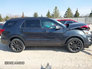 2017 Ford Explorer XLT with VIN 1FM5K8D86HGB51163, listed as a IAAI auction lot 41985093 with 90,584 mi miles and . Bid and sale history available at carsss.com. Image 13.