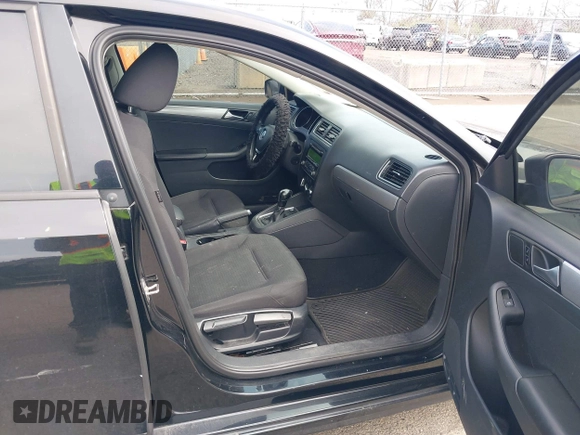 2015 Volkswagen Jetta Sedan 1.8T SE with VIN 3VWD17AJ0FM218263, listed as a IAAI auction lot 42083017 with 194,850 mi miles. Bid and sale history available at carsss.com. Image 5.
