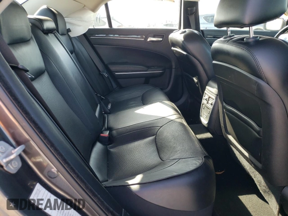 2019 Chrysler 300 Limited z VIN 2C3CCAEG4KH609787, wystawiony jako Copart lot #52193465 z przebiegiem 81 234 mil mil oraz Szkoda całkowita • Salvage title. Historia ofert i sprzedaży dostępna na DreamBid. Obrazek 11.