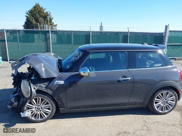 2015 MINI Cooper Hardtop S with VIN WMWXP7C53F2A38104, listed as a IAAI auction lot 41639860 with NaN miles. Bid and sale history available at carsss.com. Image 15.
