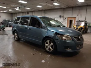 2011 Volkswagen Routan SE with VIN 2V4RW3DG3BR789550, listed as a IAAI auction lot 41615153 with 240,794 mi miles. Bid and sale history available at carsss.com. Image 1.