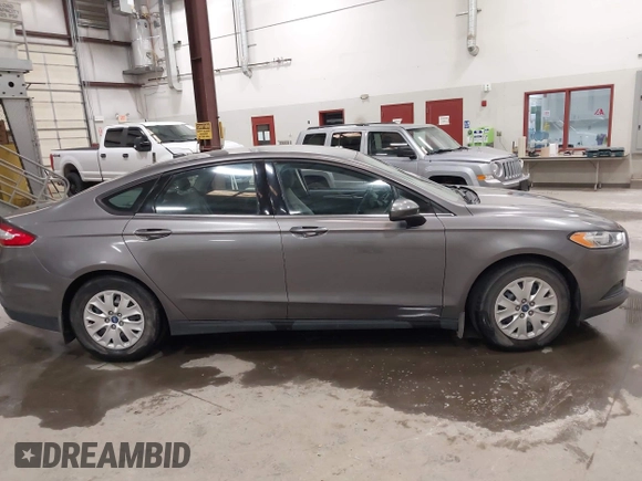 2013 Ford Fusion S with VIN 3FA6P0G7XDR215423, listed as a IAAI auction lot 42019599 with 134,433 mi miles. Bid and sale history available at carsss.com. Image 13.
