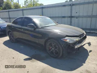 2018 Alfa Romeo Giulia Ti Lusso z VIN ZARFAEEN5J7566856, wystawiony jako Copart lot #52622205 z przebiegiem 68 656 mil mil oraz Szkody całkowita. Historia ofert i sprzedaży dostępna na DreamBid. Obrazek 4.