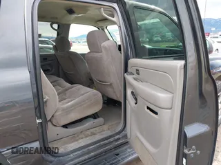 2004 Chevrolet Suburban LT with VIN 3GNEC16T84G317408, listed as a IAAI auction lot 41758444 with 296,784 mi miles. Bid and sale history available at carsss.com. Image 8.