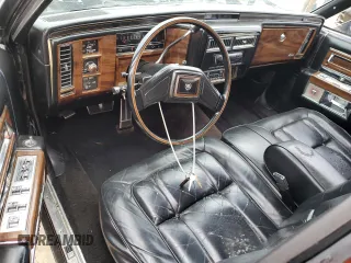 1986 Cadillac Fleetwood z VIN 1G6DW69YXG9739705, wystawiony jako Copart lot #74947294 z przebiegiem 53 213 mil mil oraz Nie do naprawy. Historia ofert i sprzedaży dostępna na DreamBid. Obrazek 8.