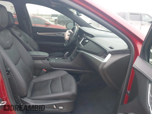 2023 Cadillac XT5 FWD Luxury z VIN 1GYKNAR42PZ147121, wystawiony jako IAAI lot #41315848 z przebiegiem 10 444 mil mil oraz . Historia ofert i sprzedaży dostępna na DreamBid. Obrazek 5.
