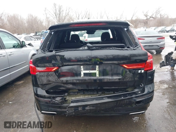 2019 Volvo XC60 R-Design with VIN LYV102RM9KB297622, listed as a IAAI auction lot 41582805 with 66,334 mi miles. Bid and sale history available at carsss.com. Image 16.
