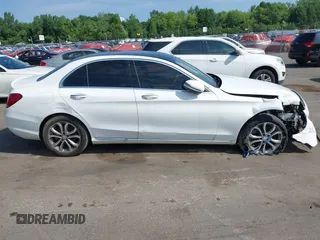 2017 Mercedes-Benz C 300 с VIN 55SWF4KB8HU208704, выставлен на аукционе IAAI как лот 42051688 с пробегом 108 835 миль миль и . История ставок и продаж доступна на DreamBid. Изображение 12.