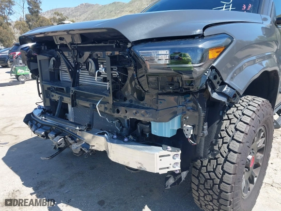 2024 Toyota Tacoma 4WD SR5 with VIN 3TMLB5JN4RM039036, listed as a IAAI auction lot 41813562 with 2,112 mi miles. Bid and sale history available at carsss.com. Image 6.