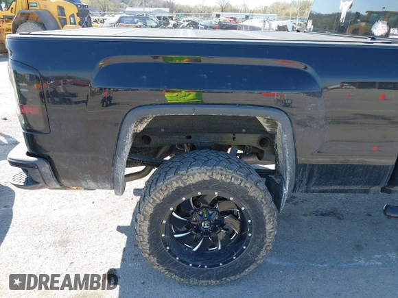 2017 GMC Sierra 1500 SLT z VIN 3GTU2NEC8HG211837, wystawiony jako IAAI lot #41876845 z przebiegiem 138 945 mil mil oraz . Historia ofert i sprzedaży dostępna na DreamBid. Obrazek 17.