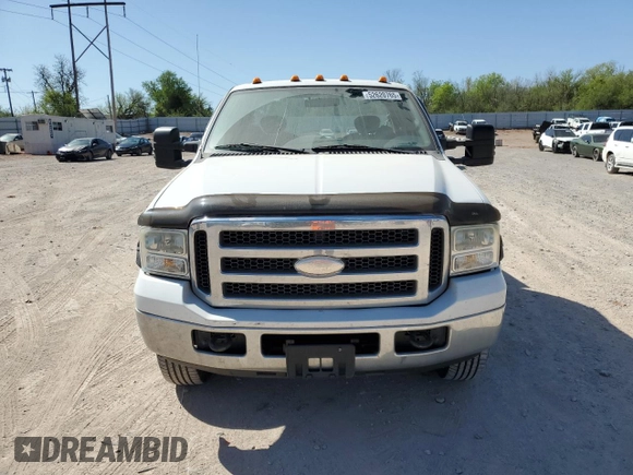 2005 Ford F-250 XL with VIN 1FTSX21Y15EC59370, listed as a Copart auction lot 52620765 with 124,584 mi miles and Salvage Title. Bid and sale history available at DreamBid. Image 5.