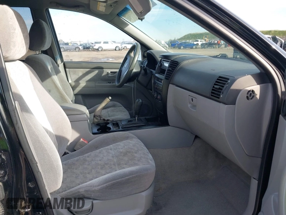 2005 Kia Sorento LX with VIN KNDJD733055359236, listed as a IAAI auction lot 41681533 with 204,755 mi miles. Bid and sale history available at carsss.com. Image 5.
