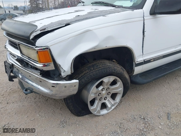 1997 Chevrolet Tahoe with VIN 1GNEK13R4VJ361515, listed as a IAAI auction lot 41768386 with 216,974 mi miles. Bid and sale history available at carsss.com. Image 12.