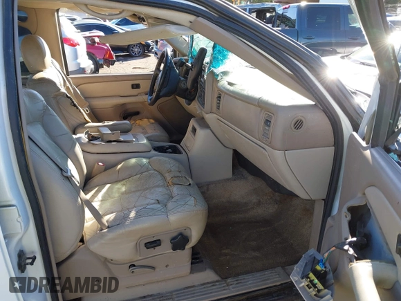 2002 Chevrolet Suburban LT with VIN 1GNFK16Z52J166390, listed as a IAAI auction lot 40688021 with 319,381 mi miles. Bid and sale history available at carsss.com. Image 5.