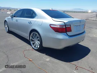 2007 Lexus LS 460 L z VIN JTHGL46F075011052, wystawiony jako IAAI lot #42284236 z przebiegiem 173 850 mil mil oraz . Historia ofert i sprzedaży dostępna na DreamBid. Obrazek 3.
