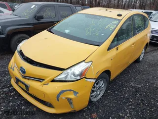 2014 Toyota Prius v Two with VIN JTDZN3EU8EJ011173, listed as a IAAI auction lot 40912524 with 999,999 mi miles. Bid and sale history available at carsss.com. Image 17.