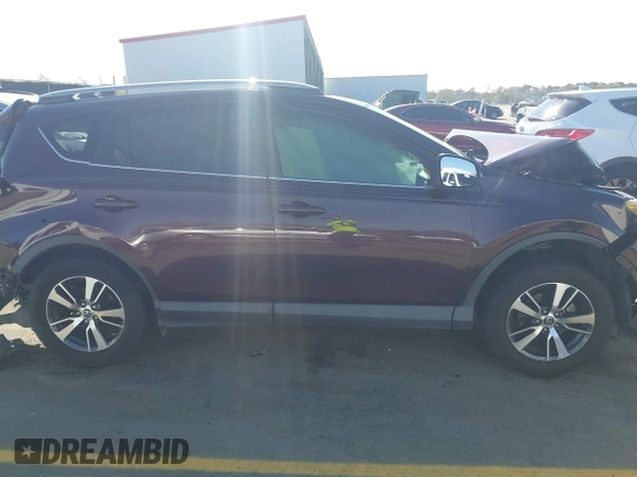 2018 Toyota RAV4 XLE with VIN 2T3WFREV1JW501431, listed as a IAAI auction lot 41880896 with 19,531 mi miles. Bid and sale history available at carsss.com. Image 12.