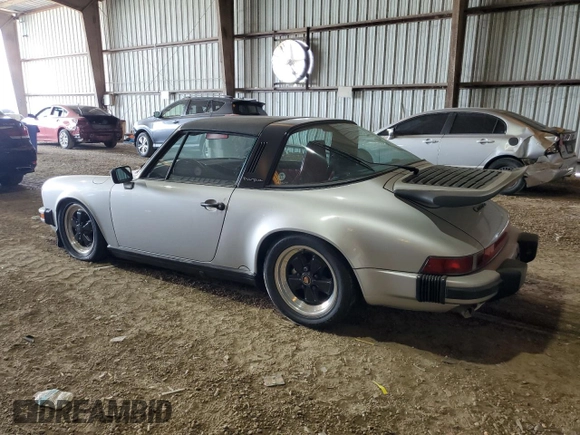 1988 Porsche 911 z VIN WP0EB0913JS161203, wystawiony jako Copart lot #71547754 z przebiegiem 109 128 mil mil oraz Szkoda całkowita • Salvage title. Historia ofert i sprzedaży dostępna na DreamBid. Obrazek 2.