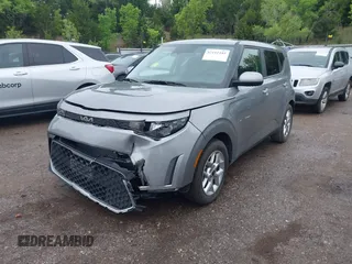 2024 Kia Soul LX with VIN KNDJ23AU8R7905091, listed as a IAAI auction lot 42111185 with 39,002 mi miles. Bid and sale history available at carsss.com. Image 2.