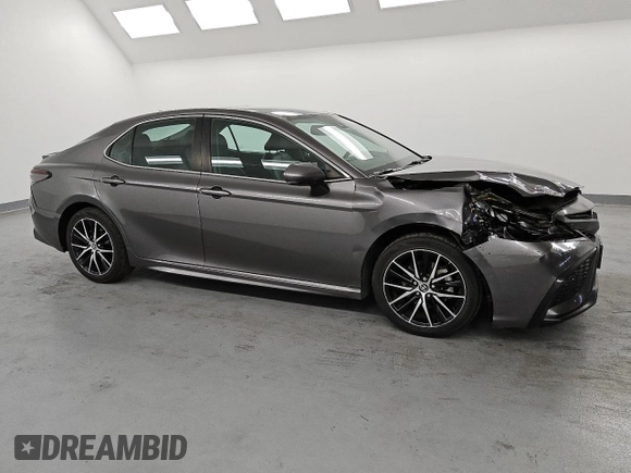 2022 Toyota Camry SE with VIN 4T1T11AK4NU633449, listed as a Copart auction lot 53923245 with 58,810 mi miles and Clean Title. Bid and sale history available at DreamBid. Image 4.