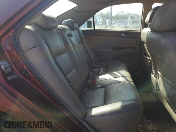 2004 Toyota Camry LE z VIN 4T1BE30K44U299631, wystawiony jako Copart lot #53949745 z przebiegiem 247 444 mil mil oraz Szkoda całkowita • Salvage title. Historia ofert i sprzedaży dostępna na DreamBid. Obrazek 10.
