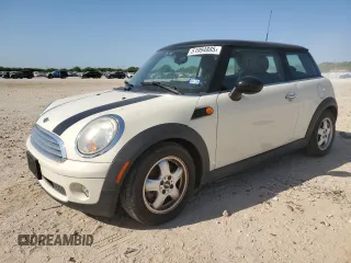 2010 MINI Hardtop z VIN WMWMF3C56ATZ21905, wystawiony jako Copart lot #51994885 z przebiegiem 76 435 mil mil oraz Tytuł czysty. Historia ofert i sprzedaży dostępna na DreamBid. Obrazek 1.