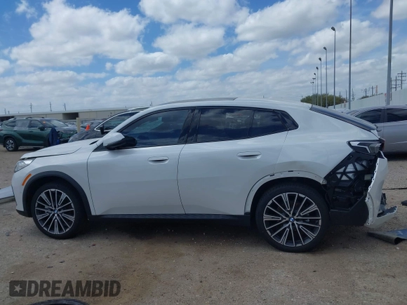 2025 BMW X2 xDrive28i with VIN WBX63GM06S5066386, listed as a IAAI auction lot 41812615 with 1,598 mi miles. Bid and sale history available at carsss.com. Image 14.