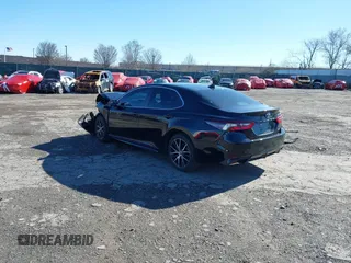2022 Toyota Camry SE with VIN 4T1G11AK4NU690607, listed as a IAAI auction lot 41837156 with 10,924 mi miles. Bid and sale history available at carsss.com. Image 3.