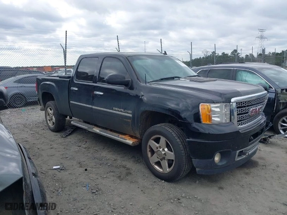 2011 GMC Sierra 2500HD Denali with VIN 1GT125C83BF229026, listed as a IAAI auction lot 41537365 with 330,495 mi miles. Bid and sale history available at carsss.com. Image 13.