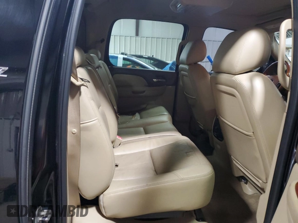 2010 Chevrolet Avalanche LTZ z VIN 3GNVKGE04AG290474, wystawiony jako Copart lot #51571895 z przebiegiem 130 497 mil mil oraz Szkoda całkowita • Salvage title. Historia ofert i sprzedaży dostępna na DreamBid. Obrazek 10.