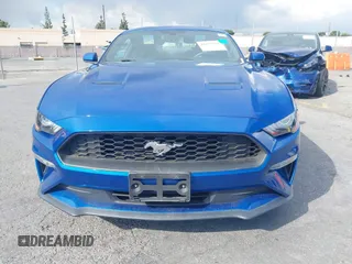 2018 Ford Mustang EcoBoost z VIN 1FA6P8TH0J5172447, wystawiony jako IAAI lot #41657679 z przebiegiem 21 422 mil mil oraz . Historia ofert i sprzedaży dostępna na DreamBid. Obrazek 12.