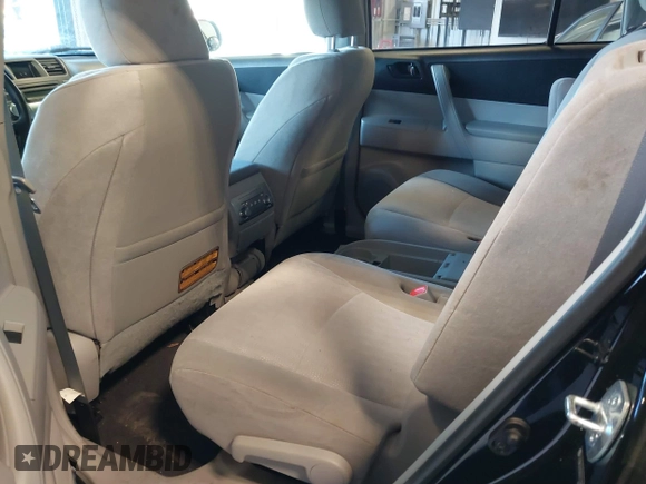 2011 Toyota Highlander z VIN 5TDBK3EH5BS072184, wystawiony jako IAAI lot #41549319 z przebiegiem 133 428 mil mil oraz . Historia ofert i sprzedaży dostępna na DreamBid. Obrazek 8.
