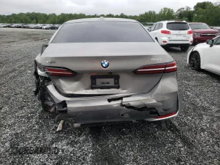 2024 BMW 5 Series 530i xDrive z VIN WBA53FJ09RCS08708, wystawiony jako Copart lot #58371385 z przebiegiem 23 265 mil mil oraz Szkoda całkowita • Salvage title. Historia ofert i sprzedaży dostępna na DreamBid. Obrazek 6.