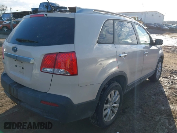 2011 Kia Sorento LX with VIN 5XYKTDA22BG080535, listed as a IAAI auction lot 41659766 with 262,678 mi miles. Bid and sale history available at carsss.com. Image 4.