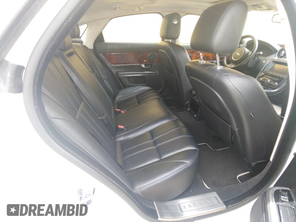 2013 Jaguar XJ с VIN SAJWJ1CD7D8V49599, выставлен на аукционе Copart как лот 54008915 с пробегом 133 163 миль миль и Чистый • Clean title. История ставок и продаж доступна на DreamBid. Изображение 6.