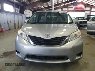 2011 Toyota Sienna LE AAS z VIN 5TDKK3DCXBS146656, wystawiony jako Copart lot #61140625 z przebiegiem 200 328 mil mil oraz Czysty tytuł • Clean title. Historia ofert i sprzedaży dostępna na DreamBid. Obrazek 5.
