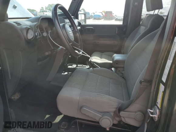2007 Jeep Wrangler Unlimited Sahara with VIN 1J4GA59197L121262, listed as a Copart auction lot 61551685 with 233,309 mi miles and Clean title. Bid and sale history available at DreamBid. Image 7.